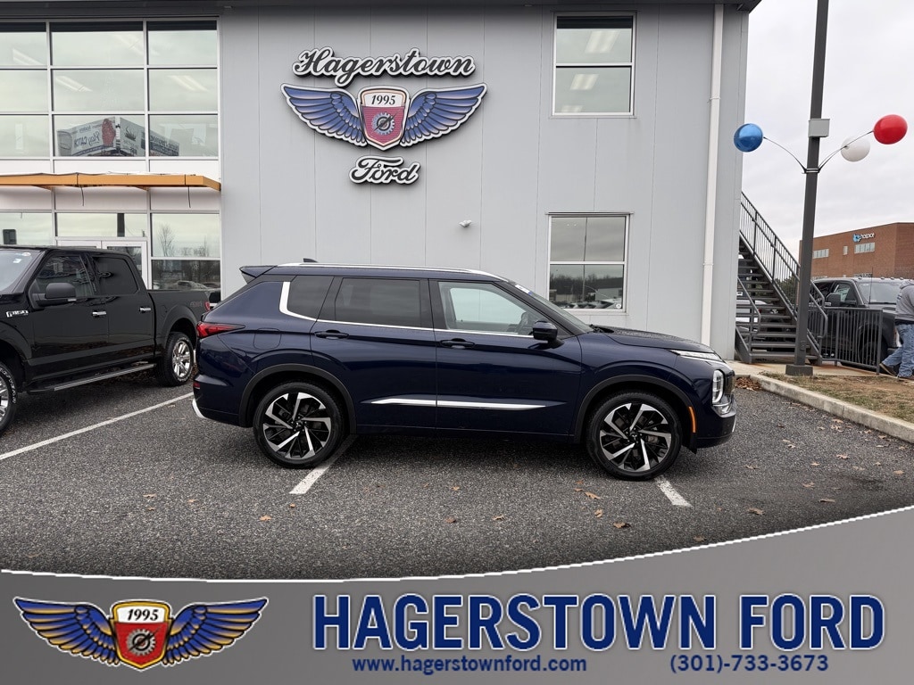 2022 Mitsubishi Outlander SEL's photo