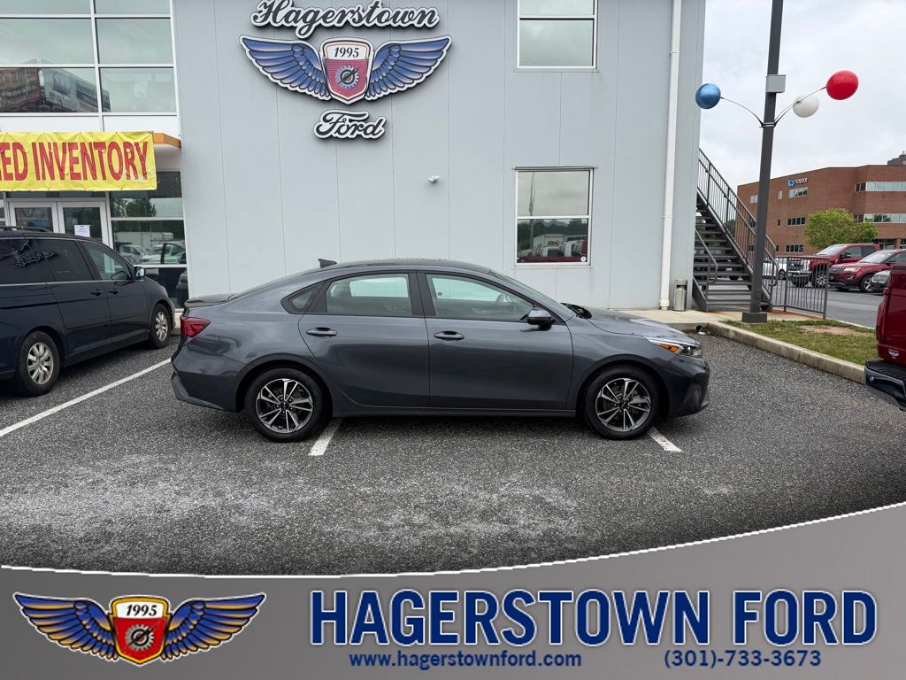 2024 Kia Forte LXS AT's photo