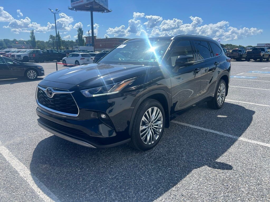 Used 2024 Toyota Highlander Platinum SUV