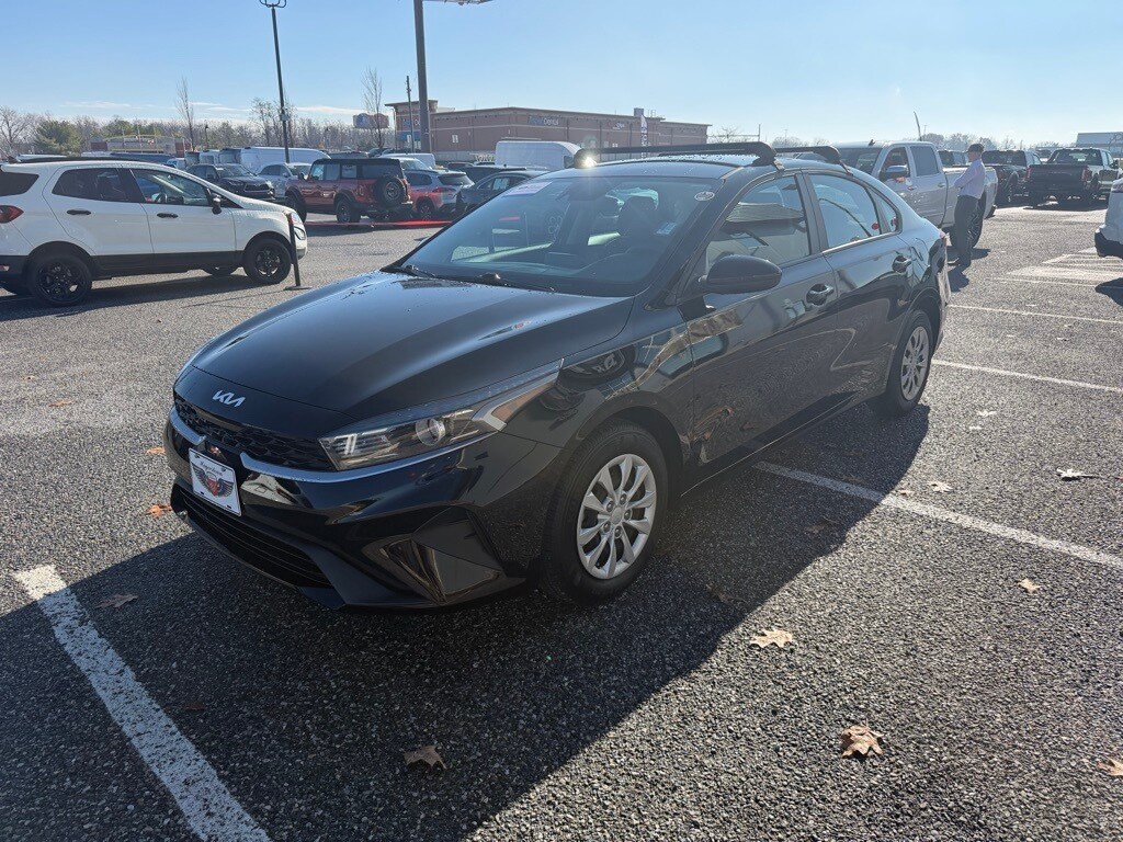 2024 Kia Forte LX photo 2