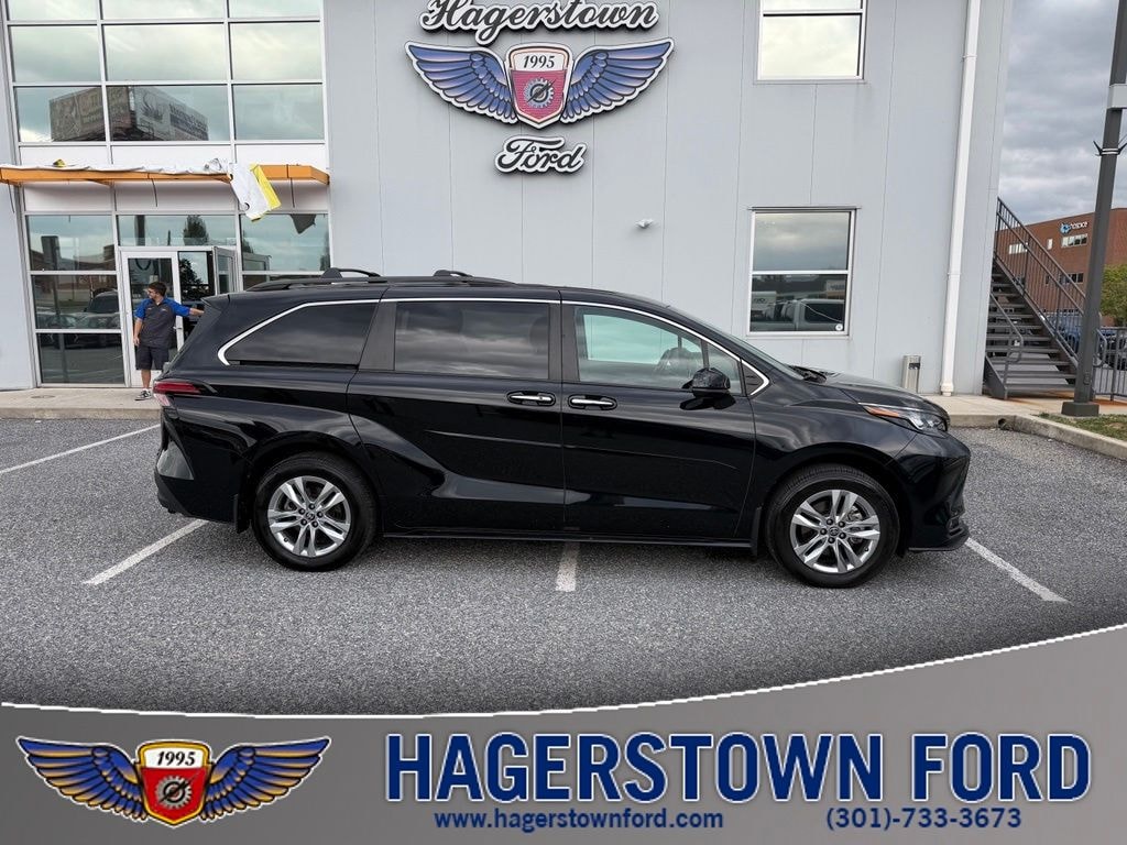Used 2022 Toyota Sienna XLE Woodland Edition PASSENGER VAN