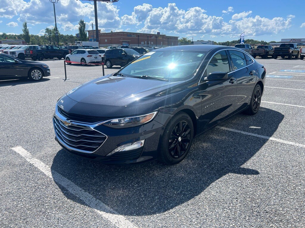 2023 Chevrolet Malibu 1LT photo 2