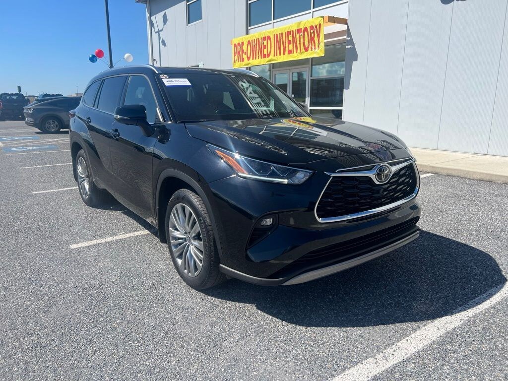 Used 2024 Toyota Highlander Platinum SUV