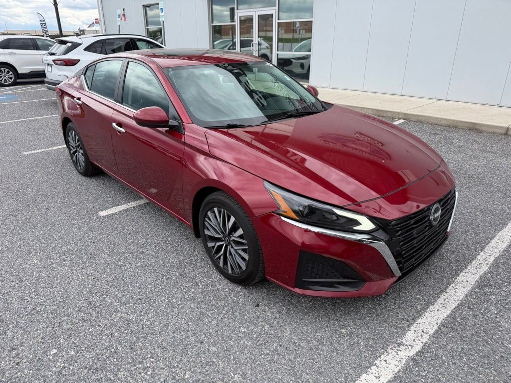 Used 2023 Nissan Altima 2.5 SV Sedan