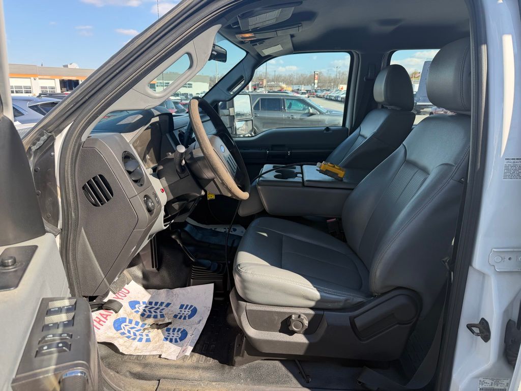 2015 Ford F-550 - Photo 12