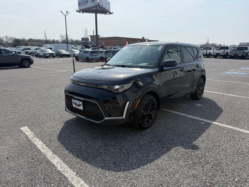 Used 2025 Kia Soul LX HATCHBACK