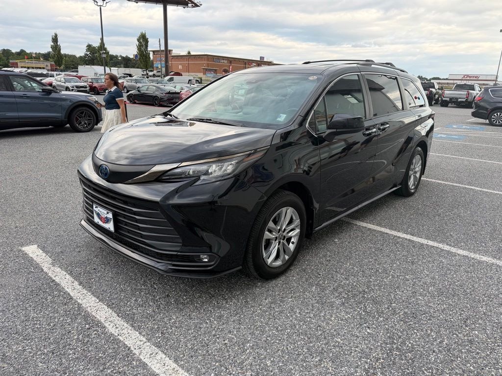 Used 2022 Toyota Sienna XLE Woodland Edition PASSENGER VAN