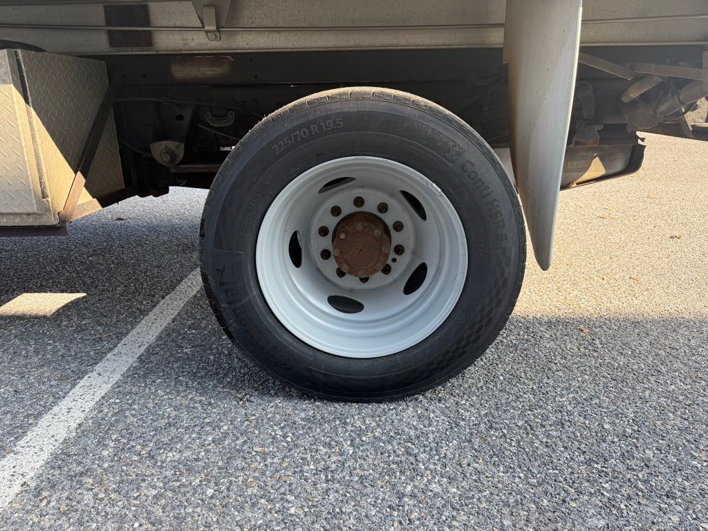2015 Ford F-550 - Photo 23