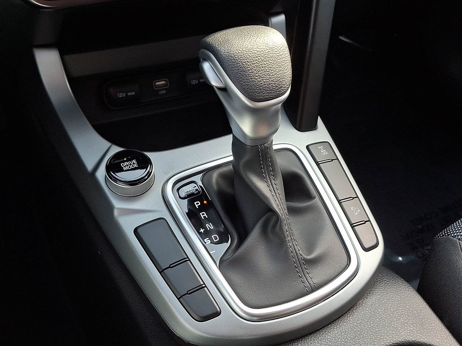 2025 Kia Seltos LX - Photo 14