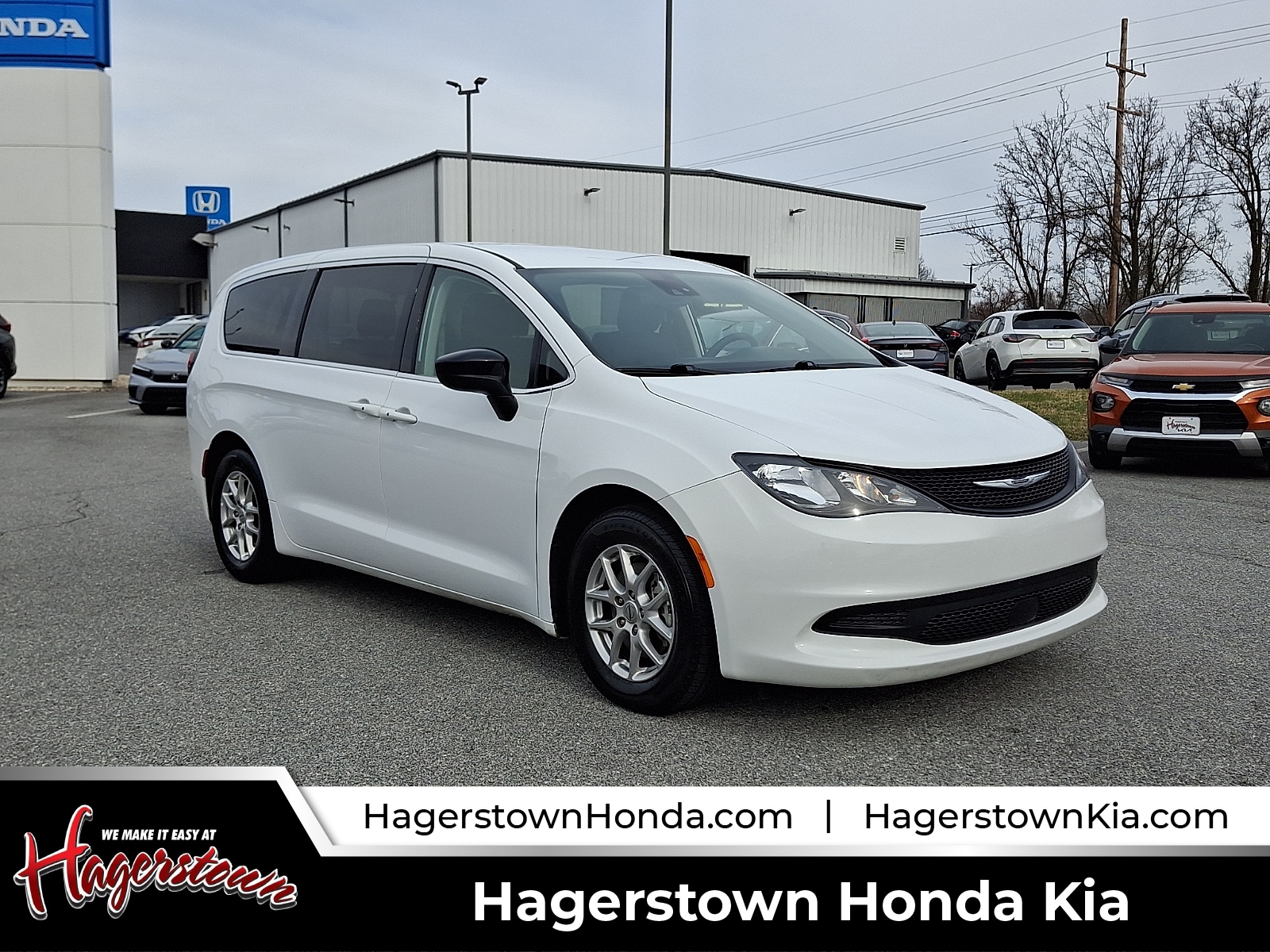 2024 Chrysler Voyager LX Minivan/Van's photo