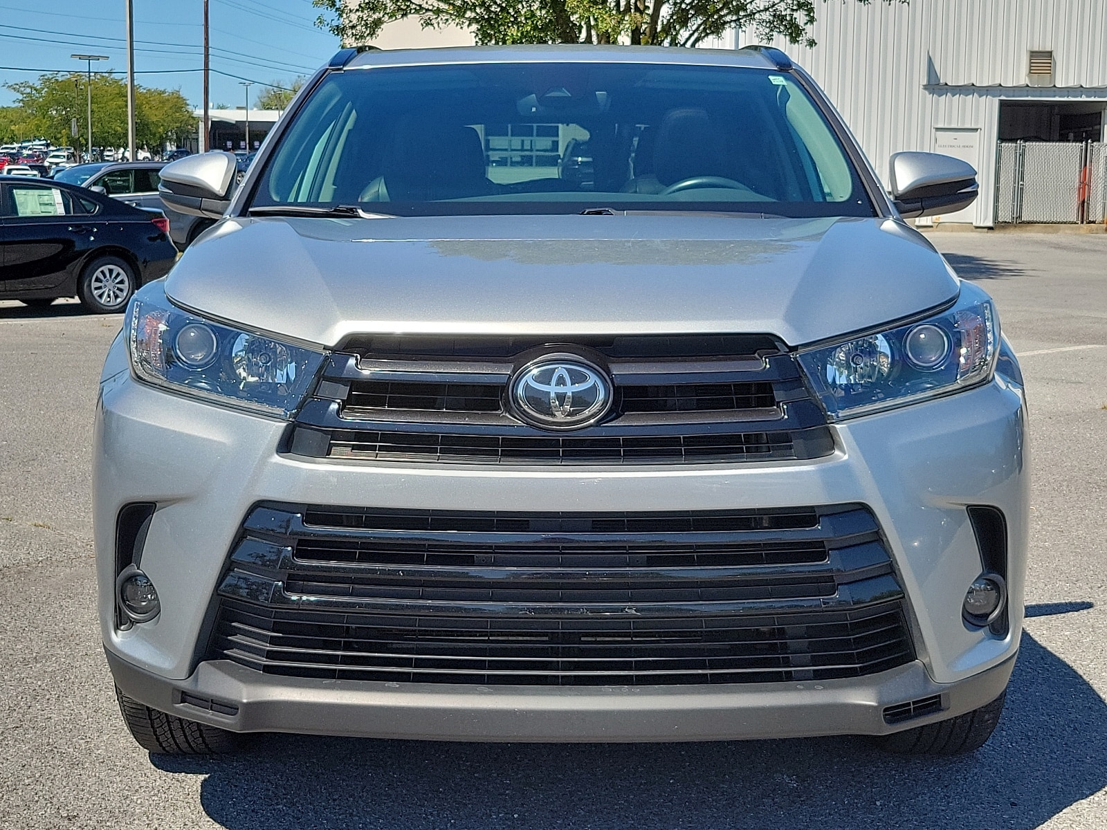 Used 2019 Toyota Highlander SE with VIN 5TDJZRFH9KS624469 for sale in Hagerstown, MD