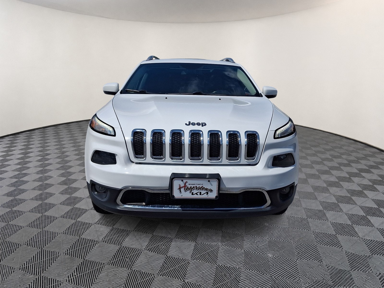 Used 2018 Jeep Cherokee Limited with VIN 1C4PJMDX8JD585690 for sale in Hagerstown, MD