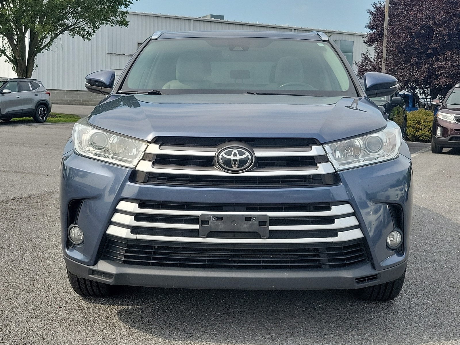 Used 2019 Toyota Highlander XLE with VIN 5TDJZRFH0KS978137 for sale in Hagerstown, MD