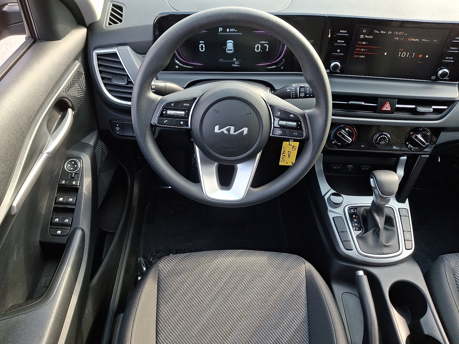 2025 Kia Seltos LX - Photo 11