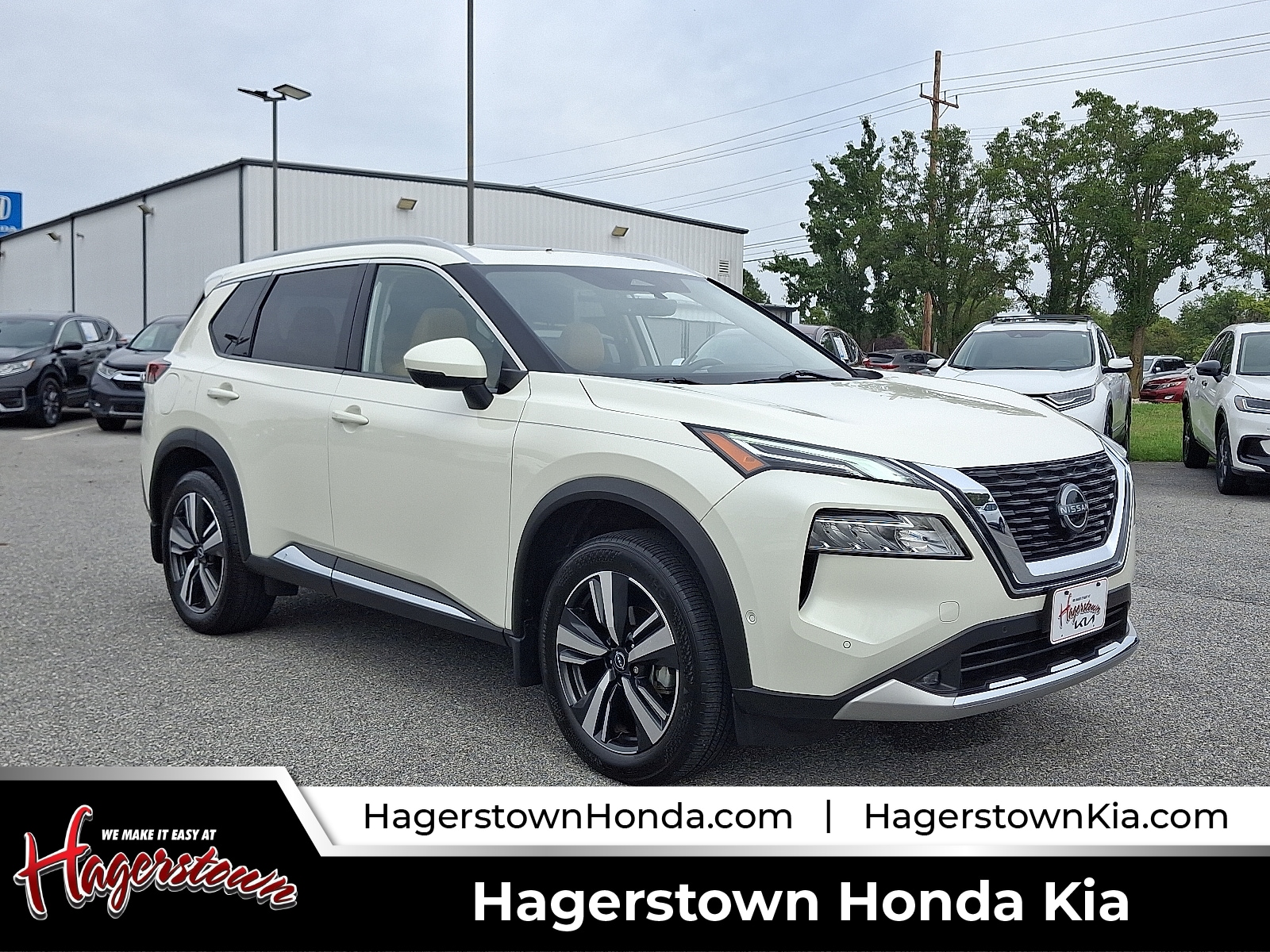 2022 Nissan Rogue Platinum's photo