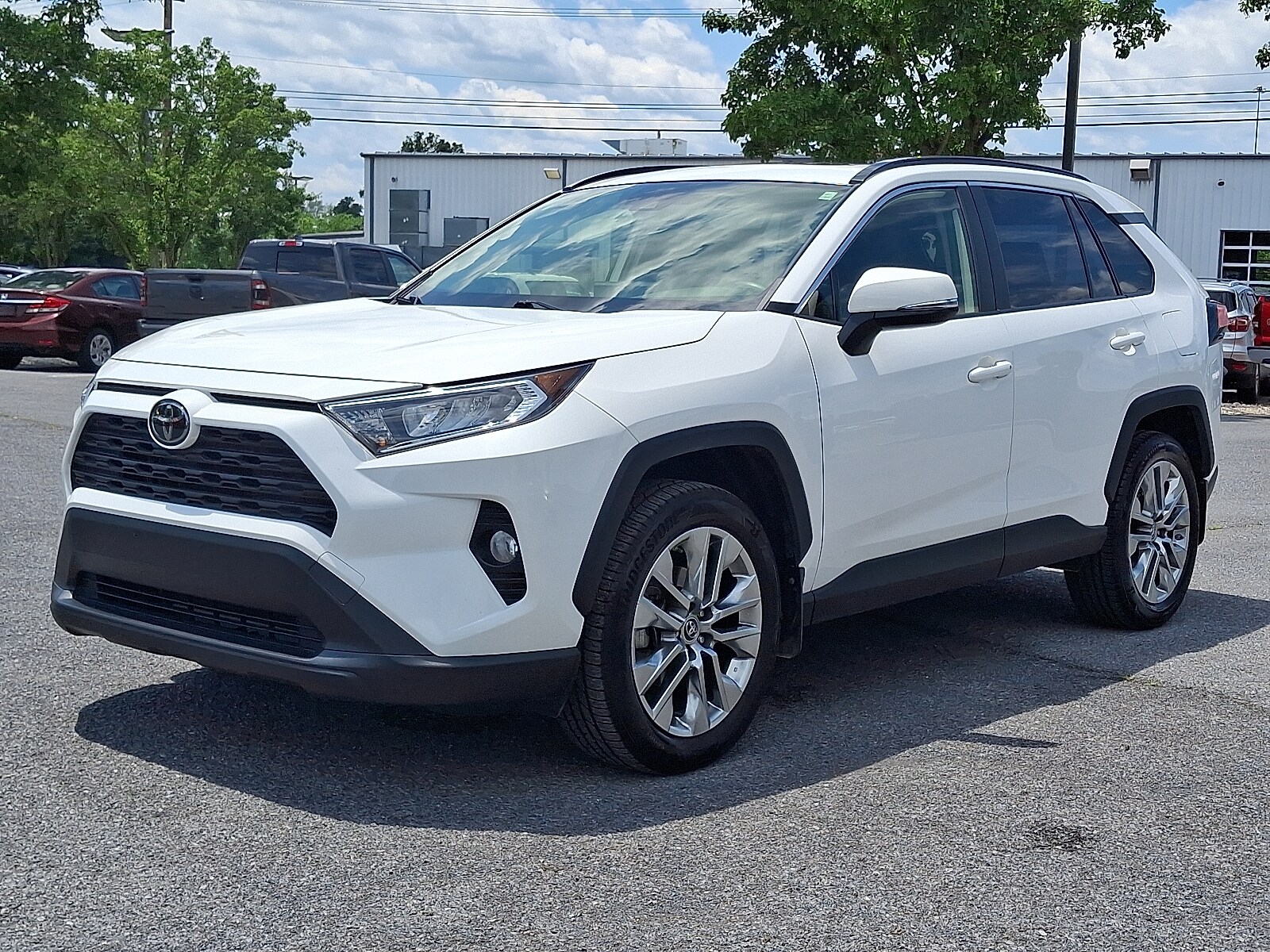 2019 Toyota RAV4 XLE Premium photo 3