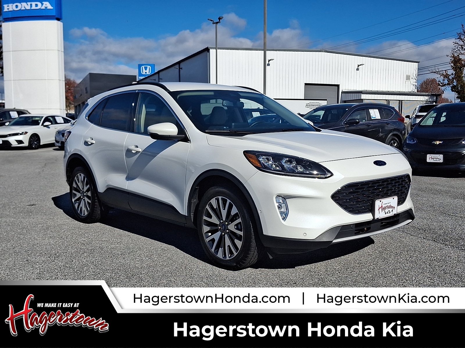 2020 Ford Escape Titanium's photo