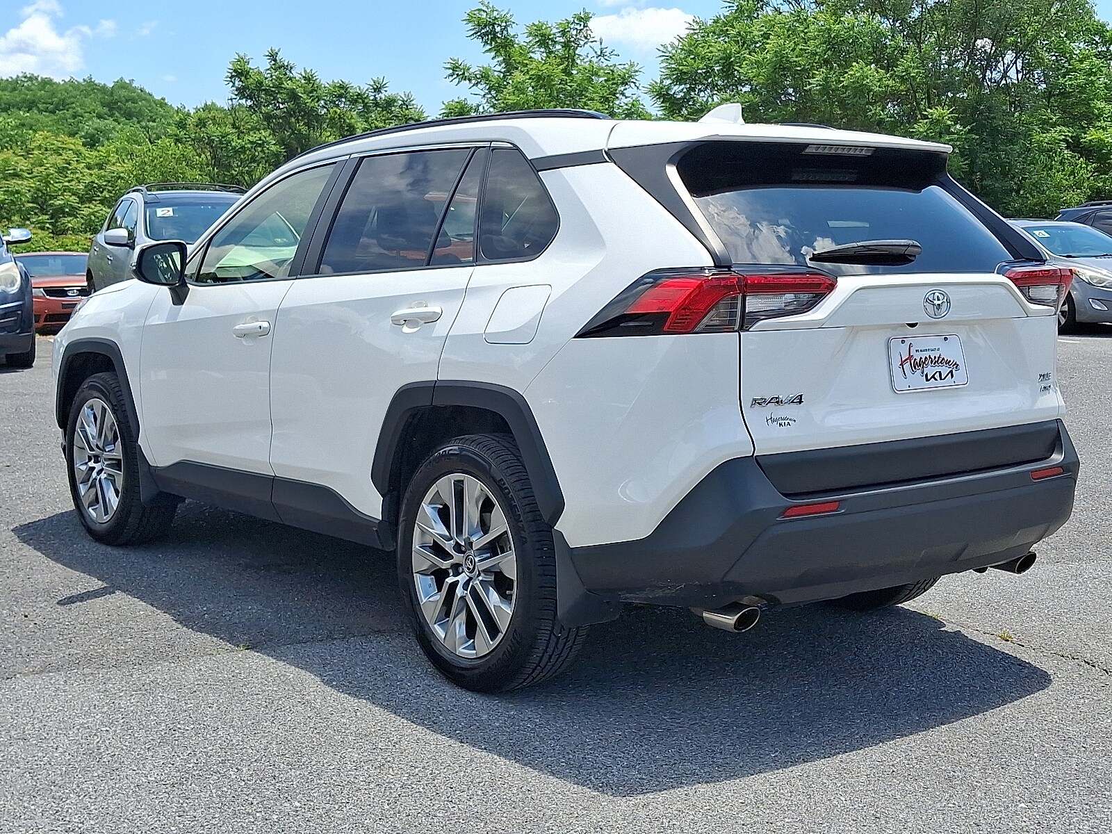 2019 Toyota RAV4 XLE Premium photo 4