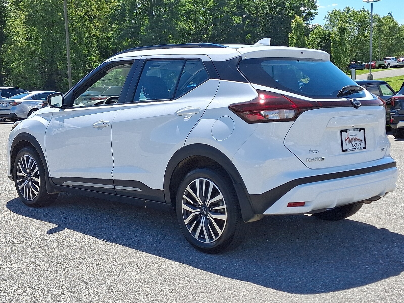 2023 Nissan Kicks SR photo 4