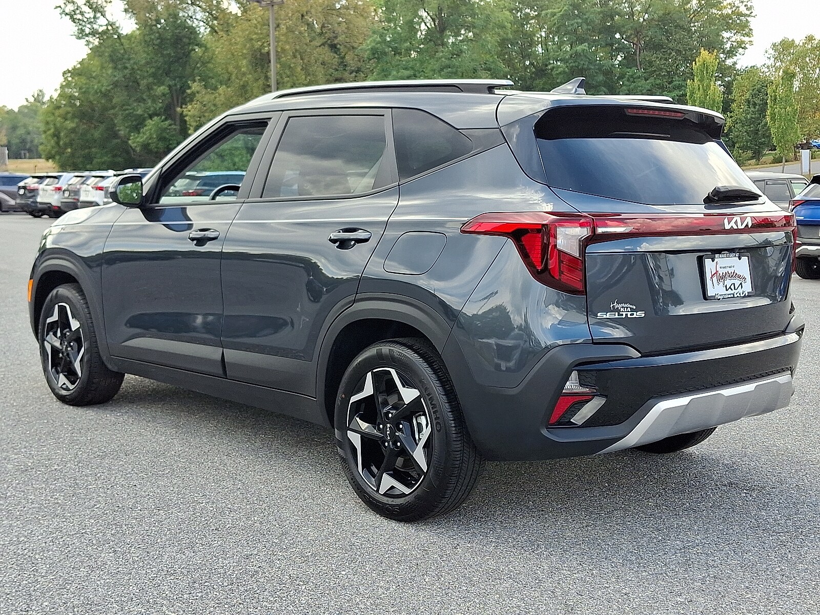 2025 Kia Seltos S photo 2