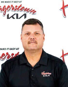 Staff member Mike Todd from ID_16313e9c2df6