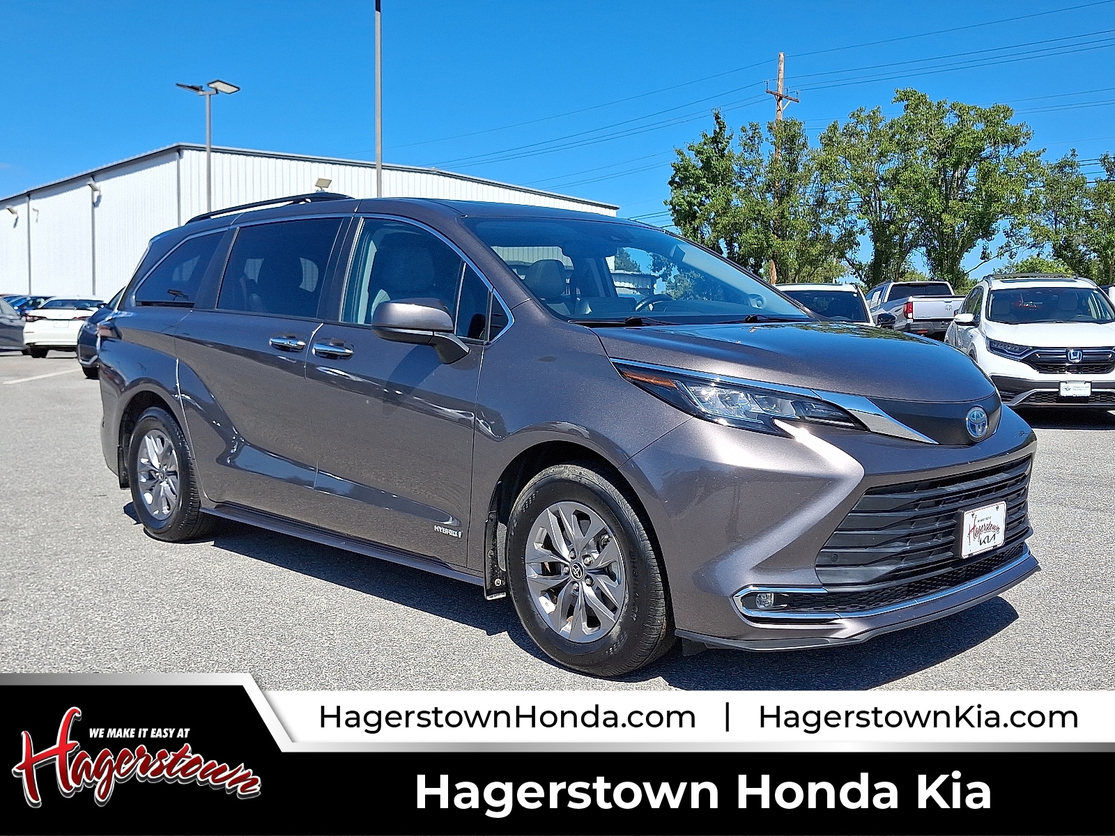 2021 Toyota Sienna XLE's photo