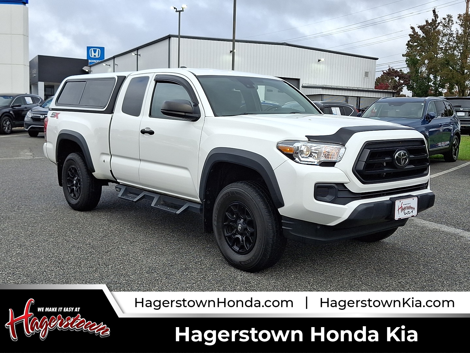 2022 Toyota Tacoma SR's photo