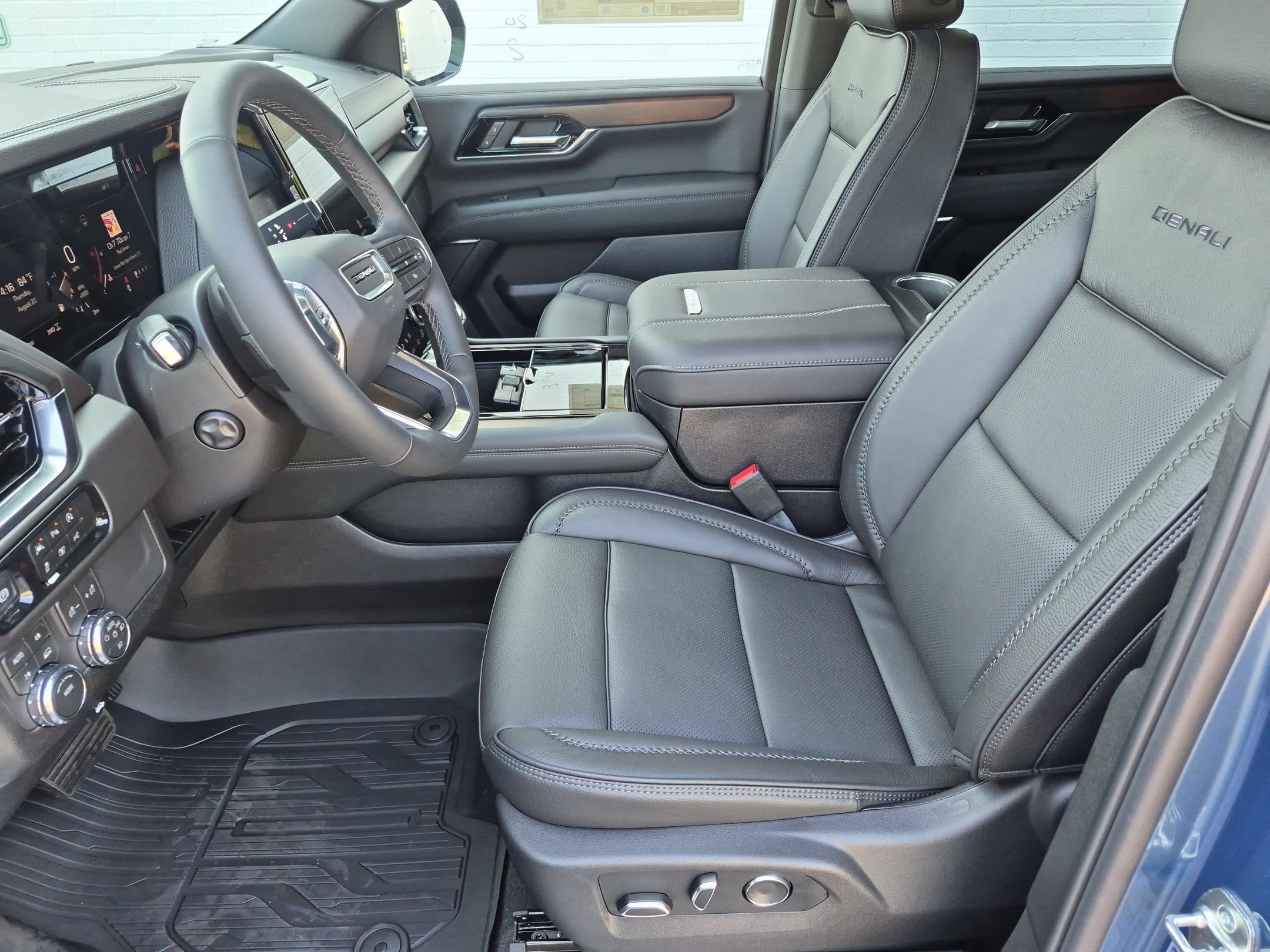 2026 GMC Yukon XL Denali - Photo 11