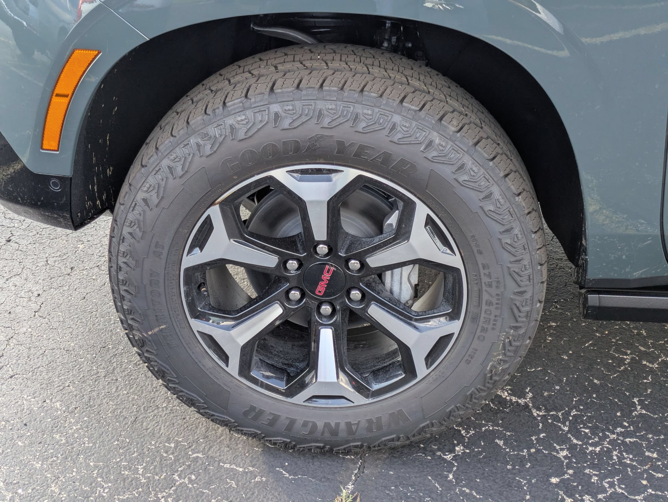 2026 GMC Yukon XL AT4 - Photo 9