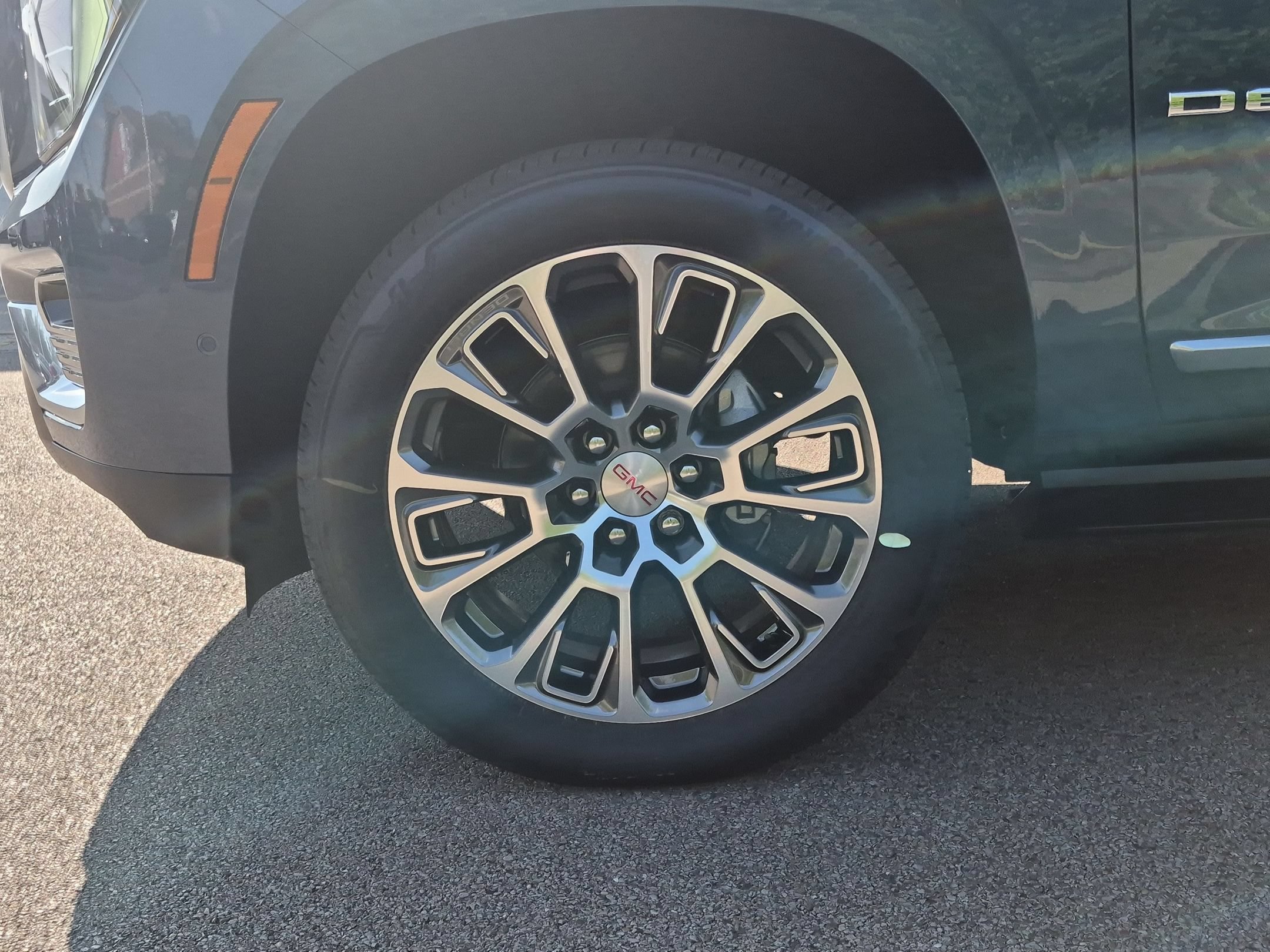 2026 GMC Yukon XL Denali - Photo 9
