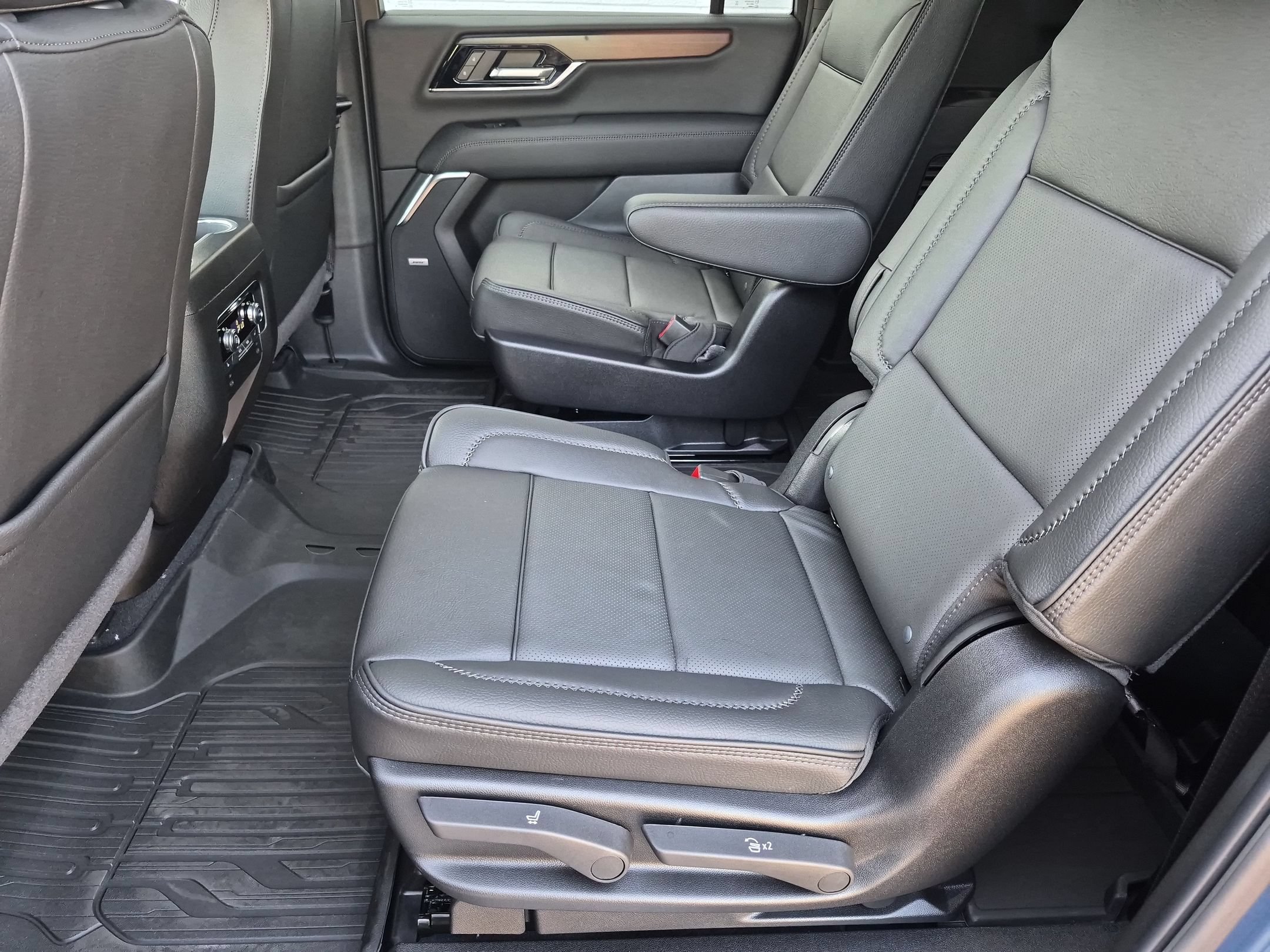 2026 GMC Yukon XL Denali - Photo 26