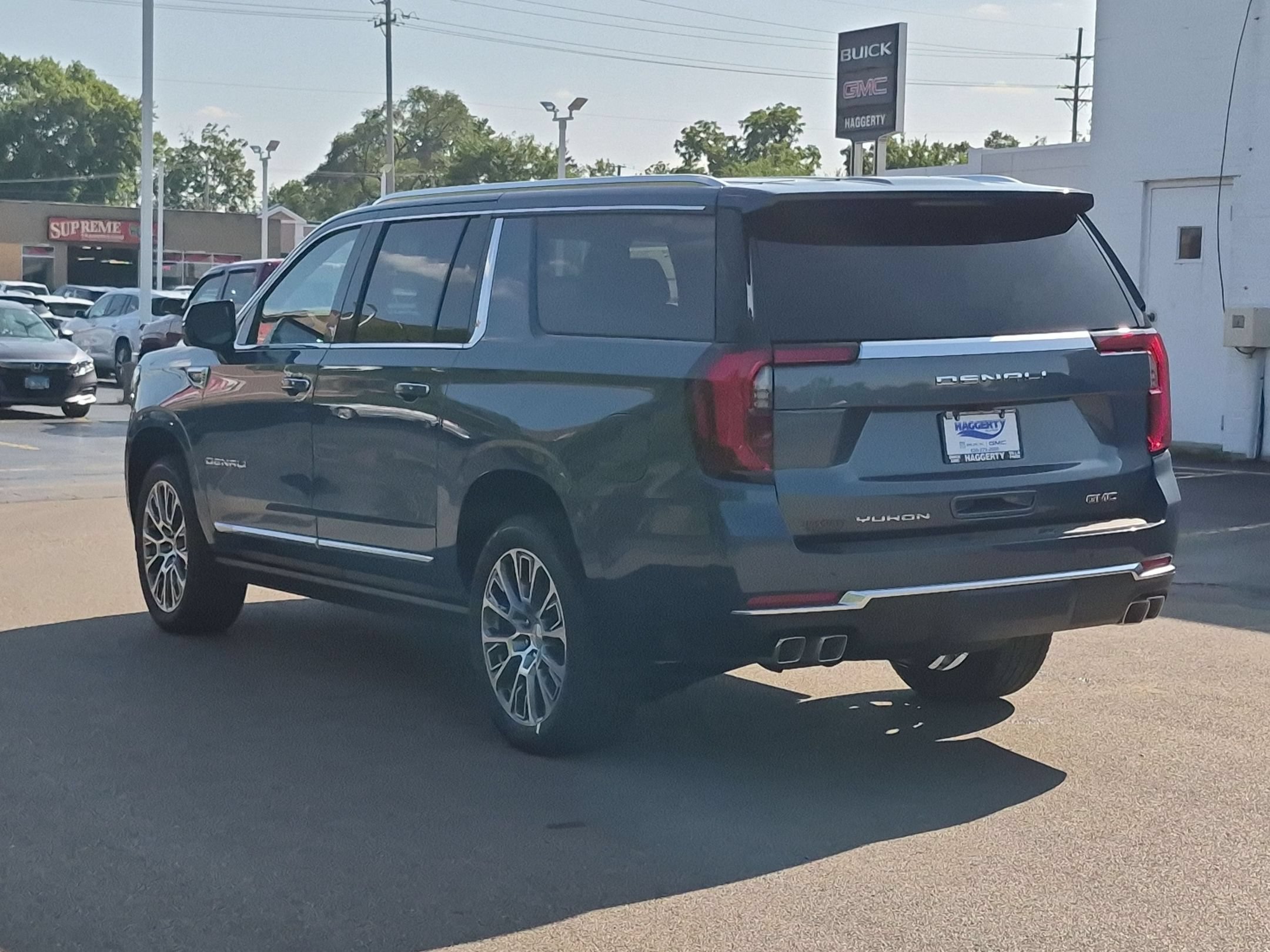 2026 GMC Yukon XL Denali - Photo 7