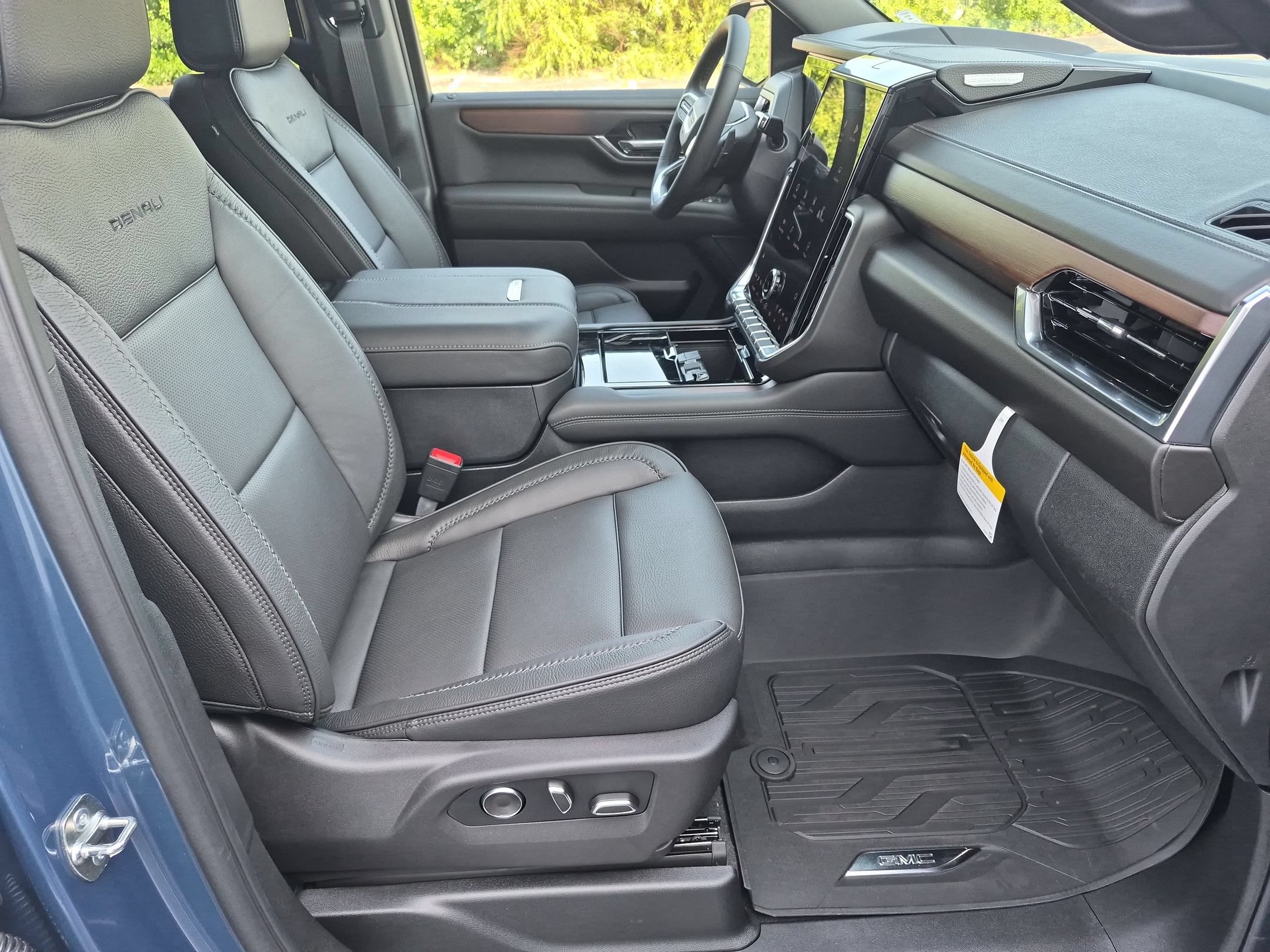 2026 GMC Yukon XL Denali - Photo 31