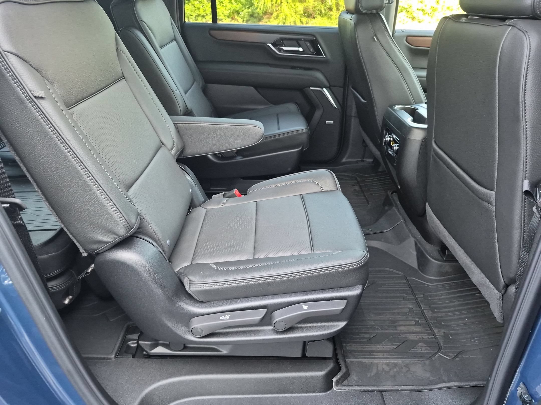 2026 GMC Yukon XL Denali - Photo 30
