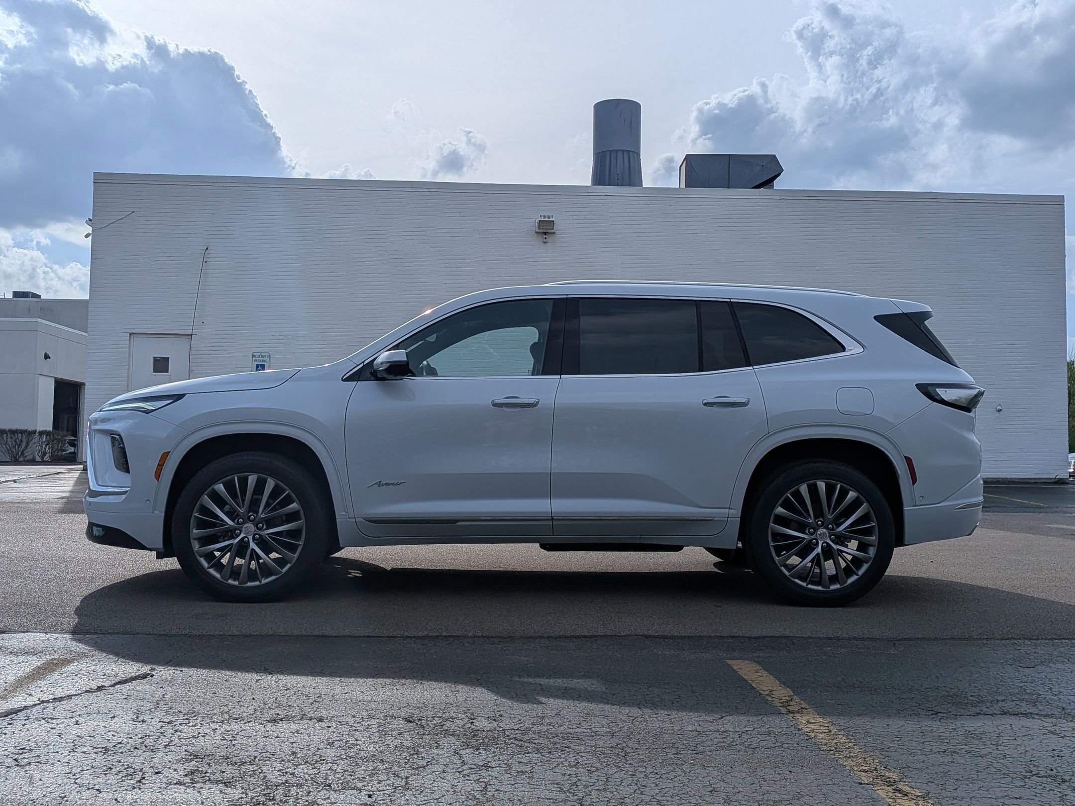 2026 Buick Enclave Avenir - Photo 8