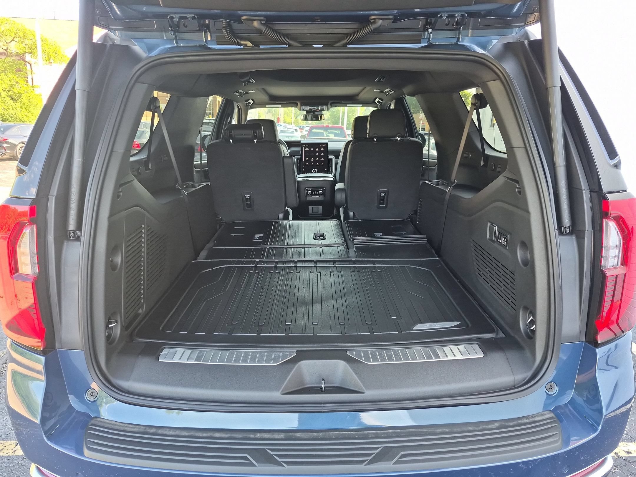 2026 GMC Yukon XL Denali - Photo 28