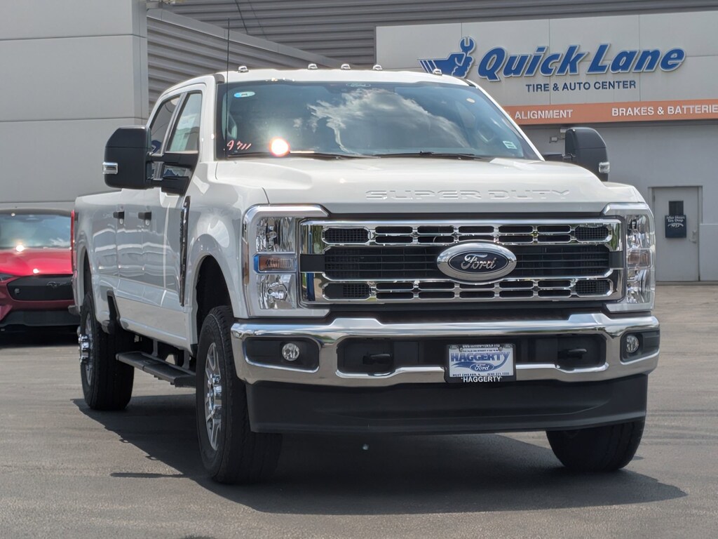 New 2025 Ford Super Duty F-250 SRW XLT 4WD Crew Cab 8 Box XLT 4WD Crew Cab 8 Box