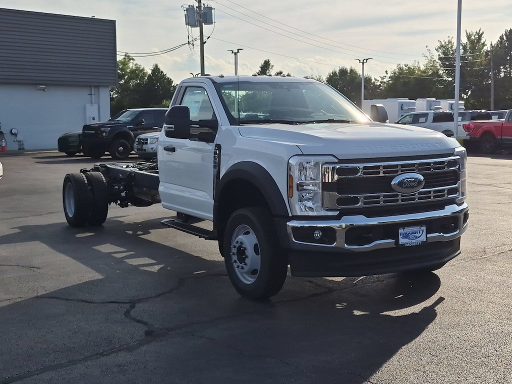 New 2026 Ford Super Duty F-550 DRW XL 2WD Reg Cab 205 WB 120 CA
