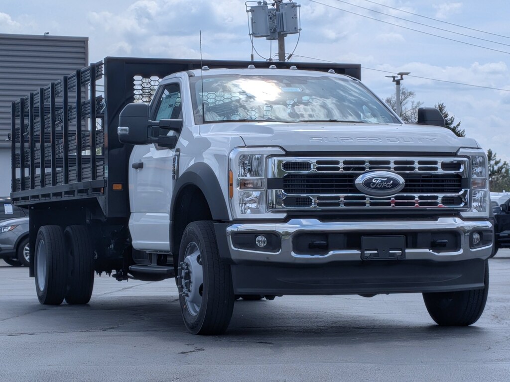 New 2026 Ford Super Duty F-550 DRW XL 4WD Reg Cab 205 WB 120 CA
