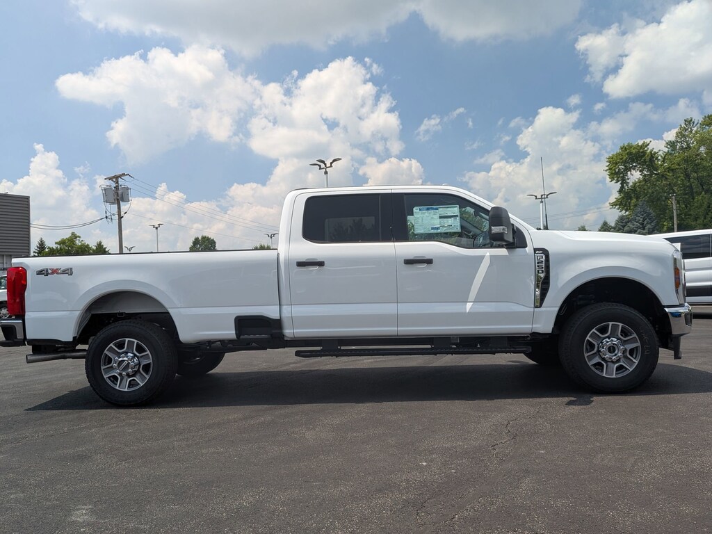 New 2025 Ford Super Duty F-250 SRW XLT 4WD Crew Cab 8 Box XLT 4WD Crew Cab 8 Box