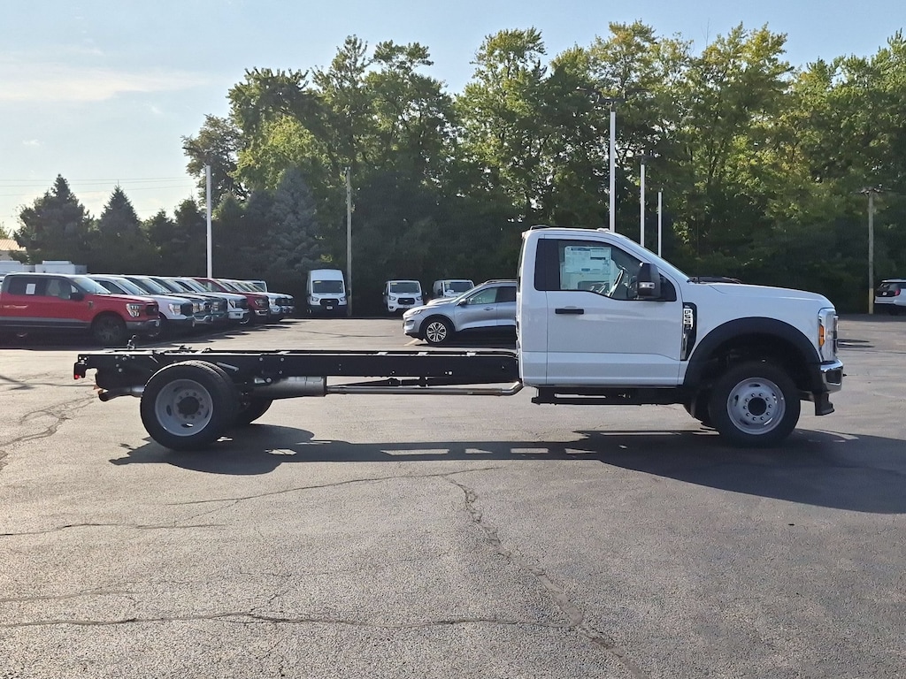 New 2026 Ford Super Duty F-550 DRW XL 2WD Reg Cab 205 WB 120 CA