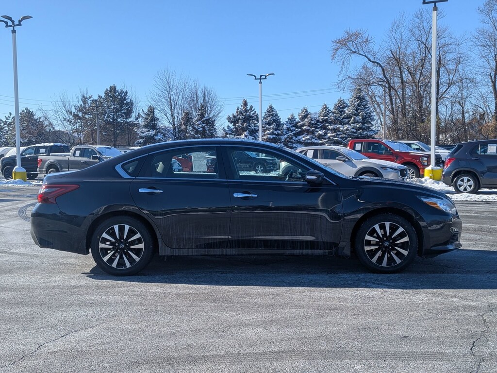 Used 2018 Nissan Altima 2.5 SV Sedan