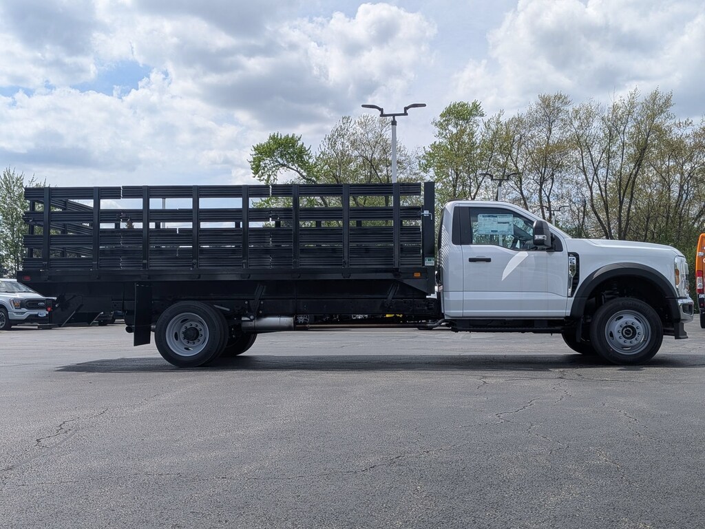 New 2026 Ford Super Duty F-550 DRW XL 4WD Reg Cab 205 WB 120 CA