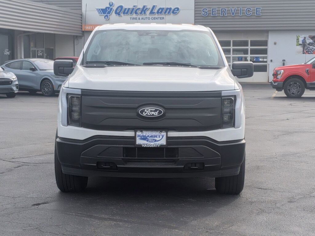 New 2025 Ford F-150 Lightning Pro 4WD SuperCrew 5.5 Box Pro 4WD SuperCrew 5.5 Box