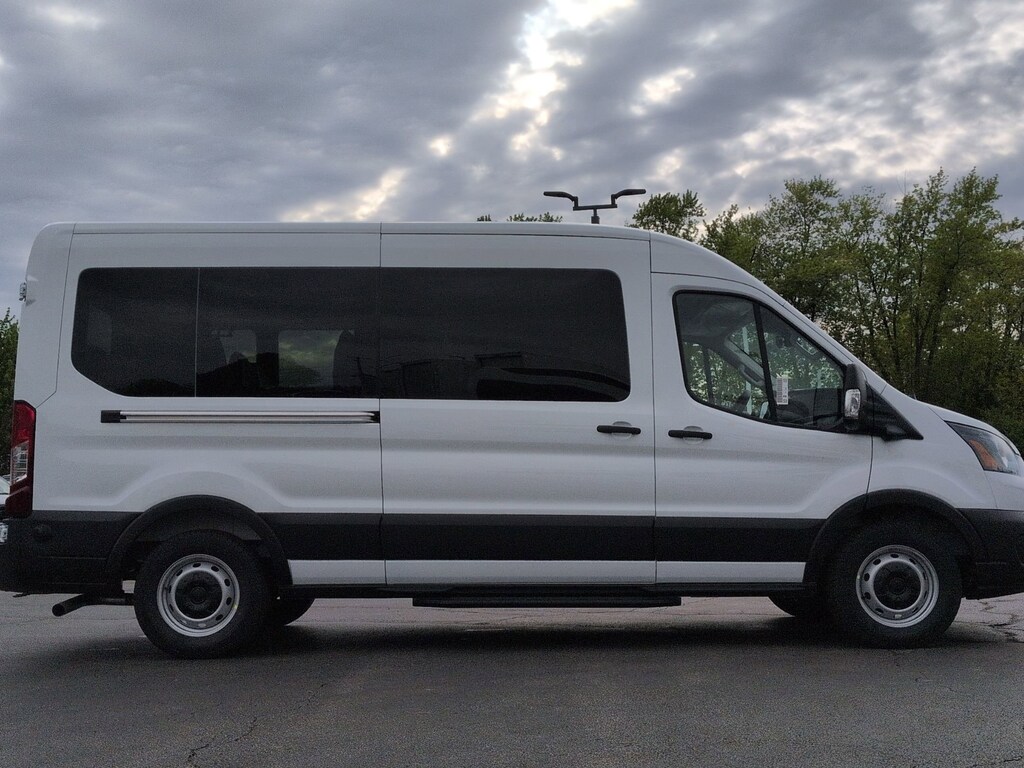 New 2026 Ford Transit Passenger Wagon XL 148 Med Roof XL RWD T-350 148 Med Roof XL RWD