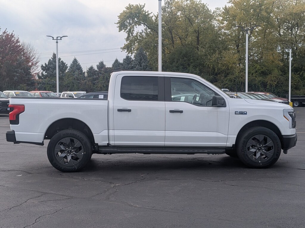 New 2025 Ford F-150 Lightning Pro 4WD SuperCrew 5.5 Box Pro 4WD SuperCrew 5.5 Box