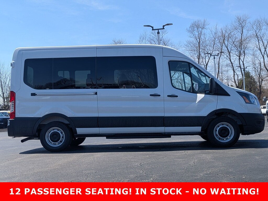 New 2026 Ford Transit Passenger Wagon T-350 148 Med Roof XL RWD T-350 148 Med Roof XL RWD