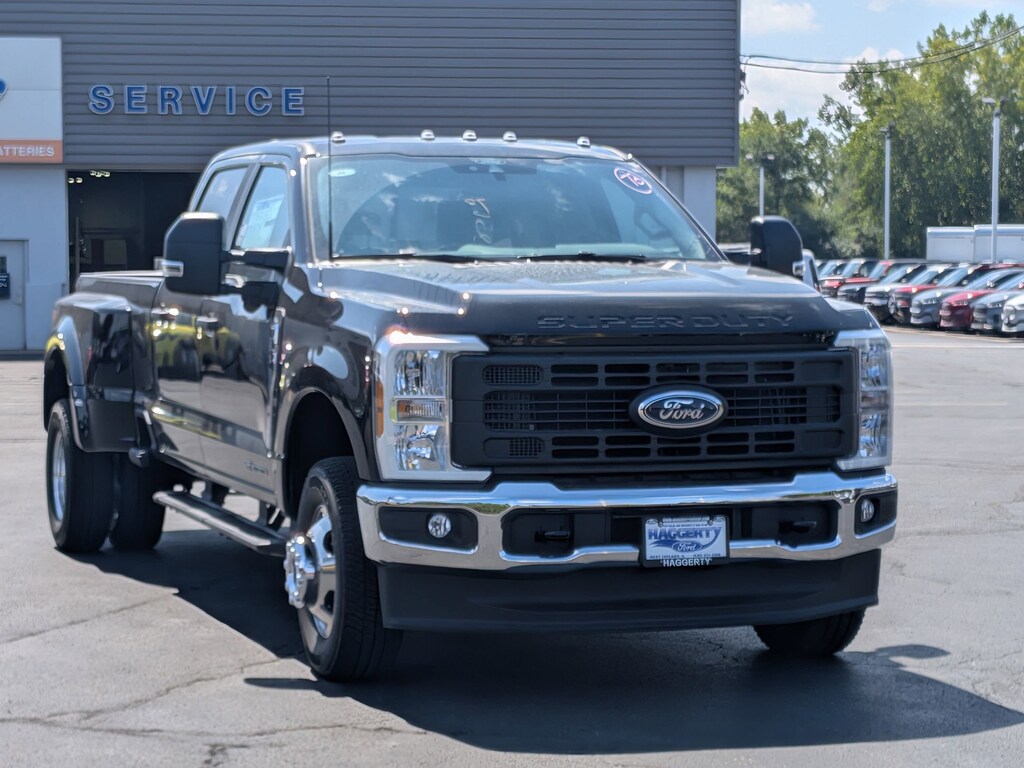 New 2026 Ford Super Duty F-350 DRW XL 4WD Crew Cab 8 Box XL 4WD Crew Cab 8 Box