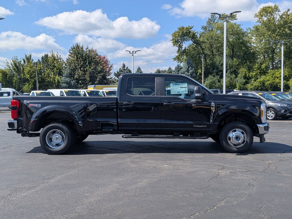 New 2026 Ford Super Duty F-350 DRW XL 4WD Crew Cab 8 Box XL 4WD Crew Cab 8 Box