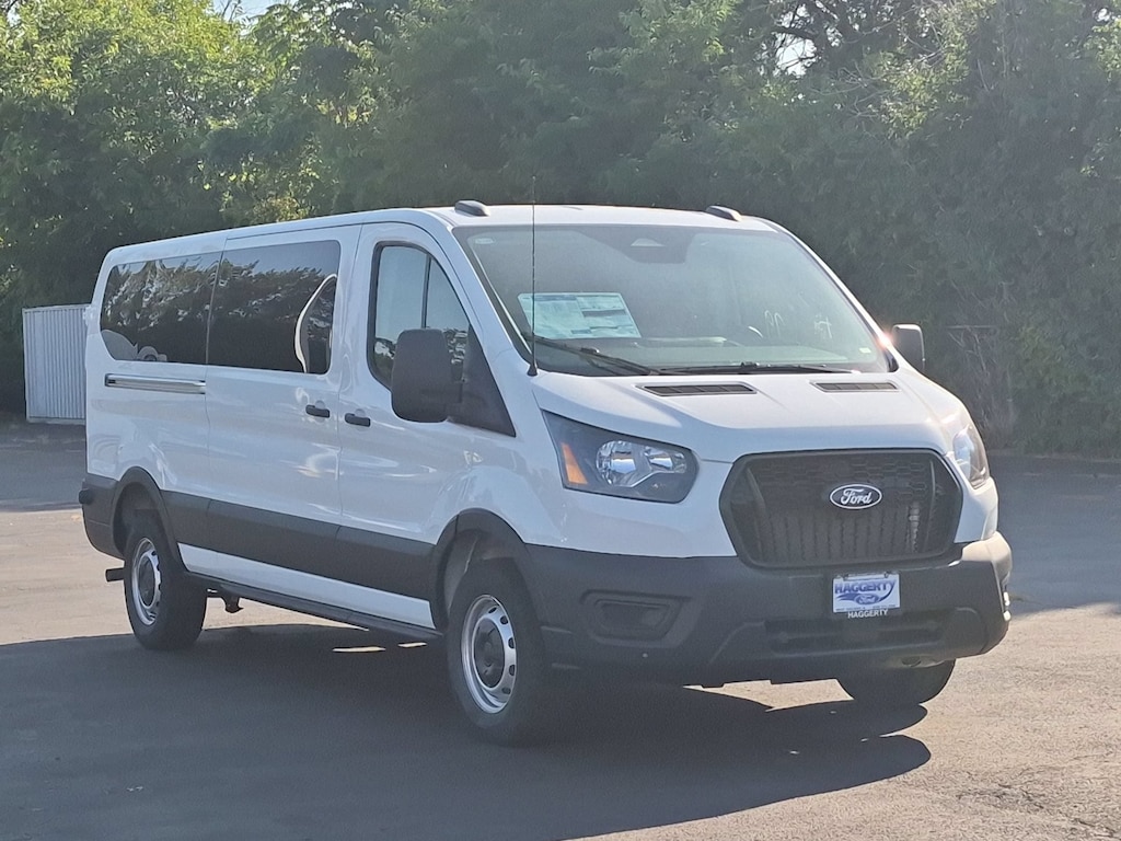 New 2026 Ford Transit Passenger Wagon T-350 148 Low Roof XL RWD T-350 148 Low Roof XL RWD